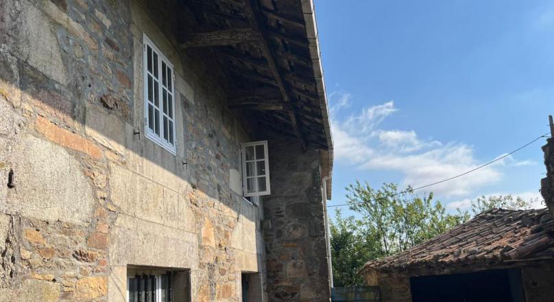 CASA DE PIEDRA C0N FINCA