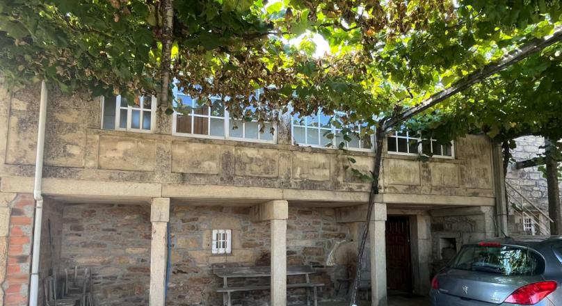 CASA DE PIEDRA C0N FINCA