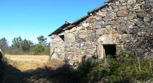 Casa de piedra para restaurar